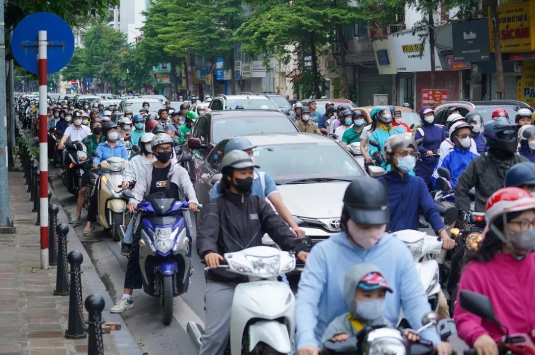 越南首都河内禁摩倒计时，730万摩托车何去何从？民众忧心忡忡：该怎么出行？