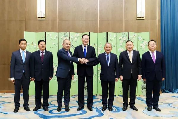 外交部副部长孙卫东出席中国—柬埔寨—泰国三方非正式会晤