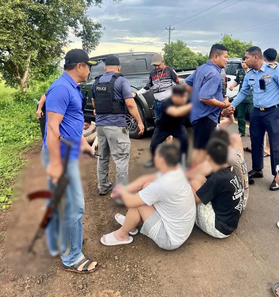 多名中国男子在西港街头被强行绑走，警方连夜跨省追捕，车都翻沟里了